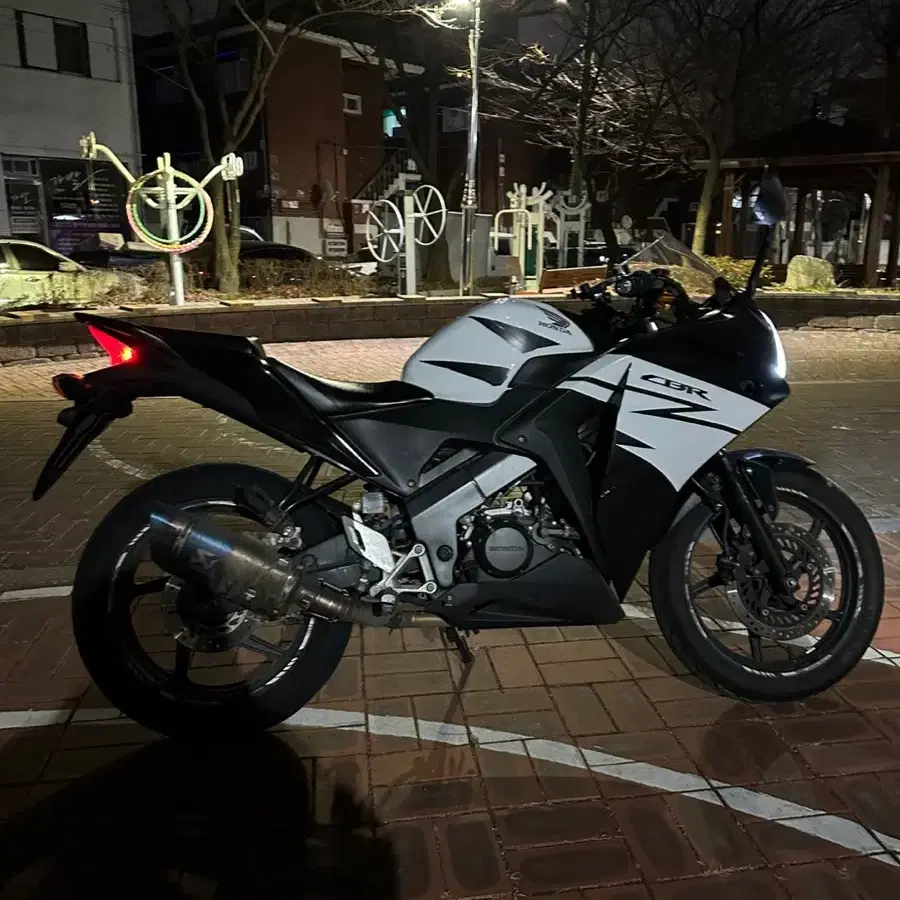 cbr125(16연식 깔끔한차량 판매합니다!)