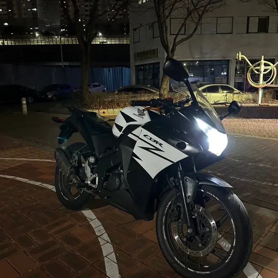 cbr125(16연식 깔끔한차량 판매합니다!)