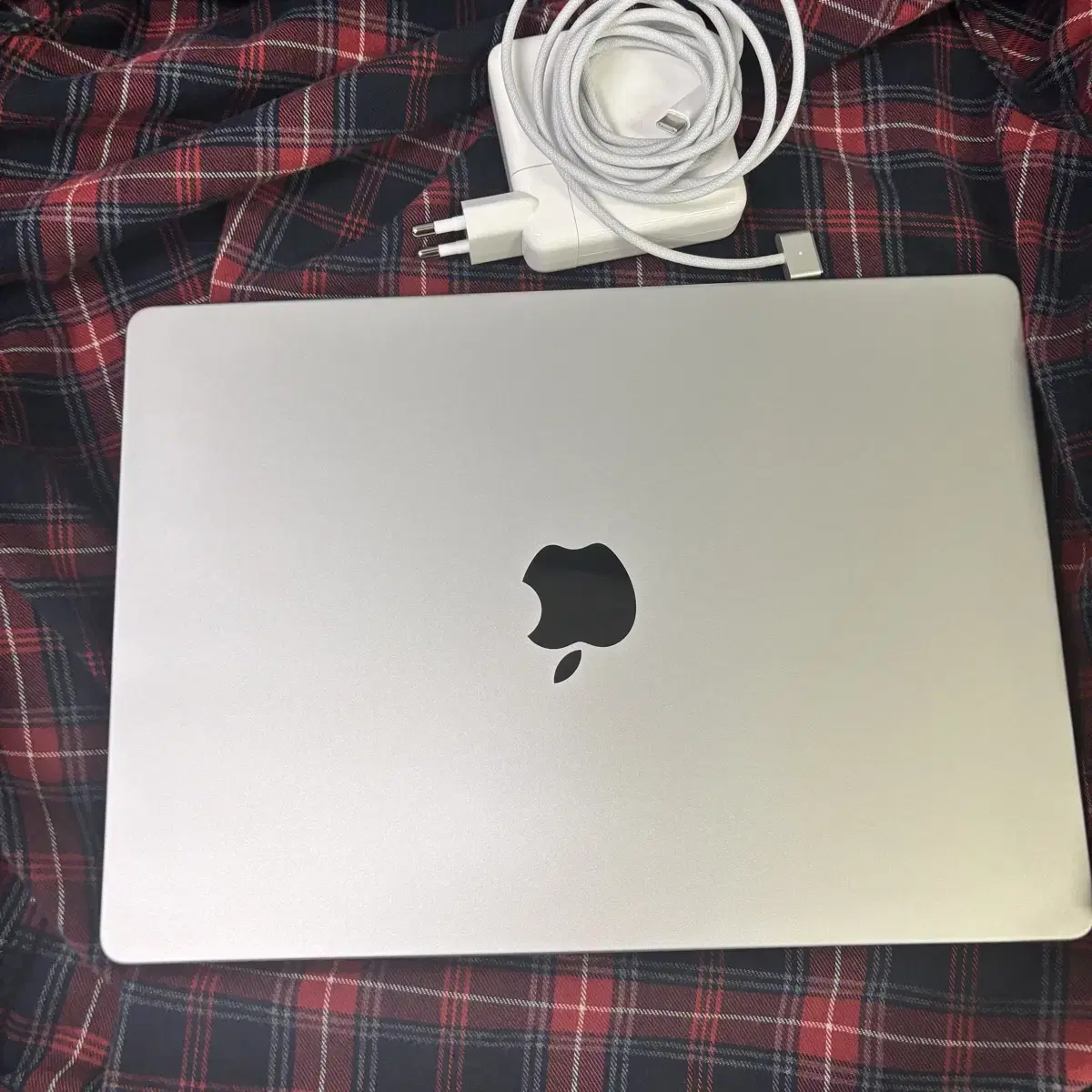 Macbook Pro 14 inch M2 Max 32gb 1tb for sale!! 12c/30C