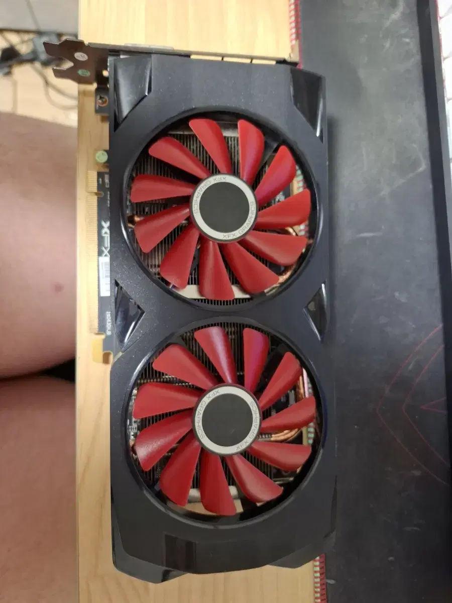 XFX RX570 4GB 그래픽카드 팝니다