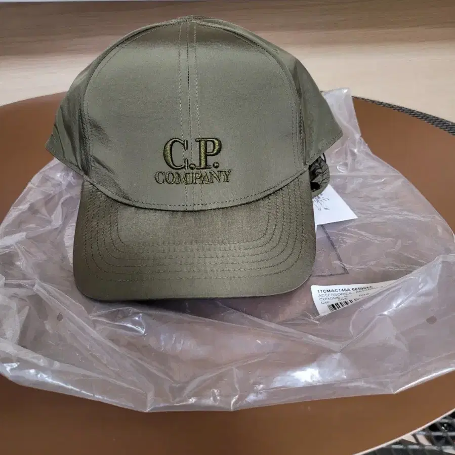 새상품 cp company 크롬알 고글 모자 볼캡