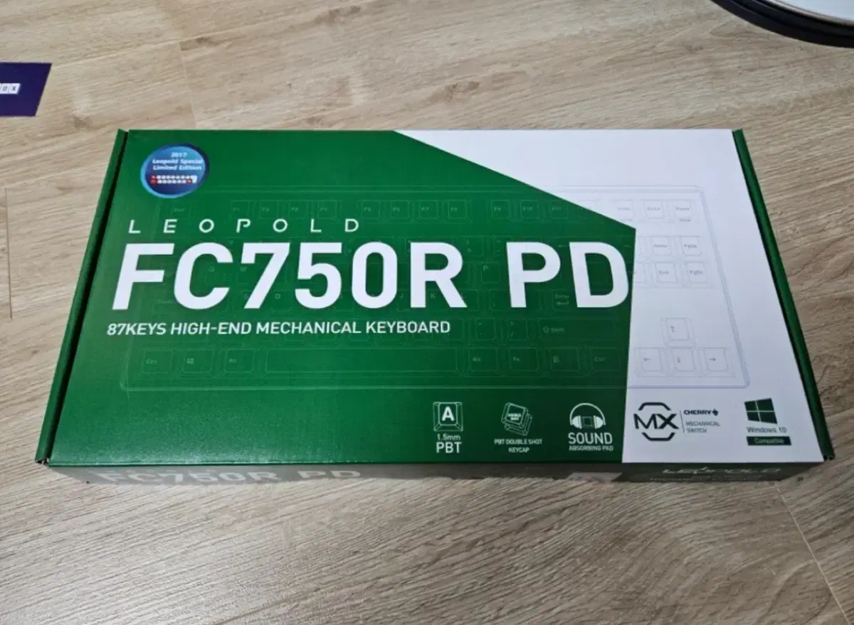 레오폴드 FC750R PD 크림치즈 갈축 판매합니다.