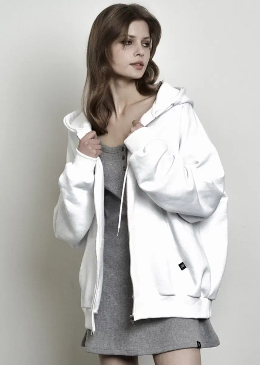 시너진 PLAIN OVERSIZED BASIC ZIP UP WHITE