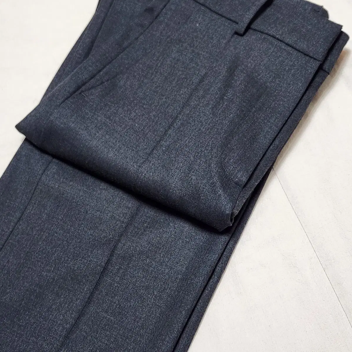 문달 울 슬랙스 차콜 Wool Slim Slacks in Charcoal