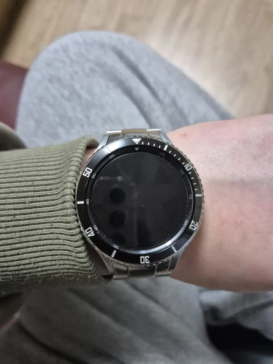 Galaxy Watch 4 Classic 46mm Silver w/ Protective Film, Bezel