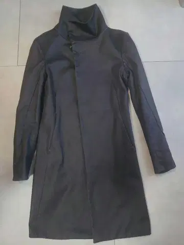 Incarnation 바이어스 버튼 코트