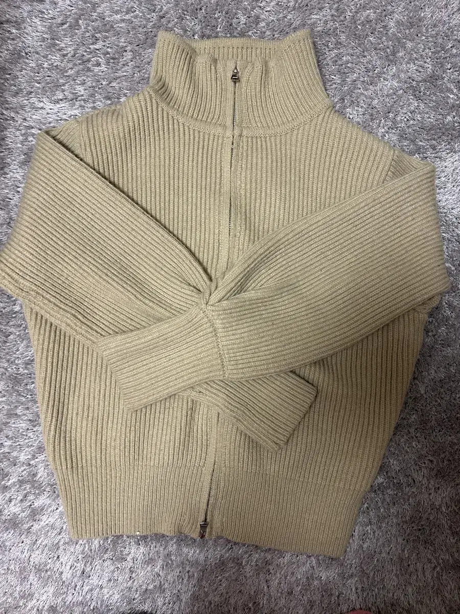 Two-Way Knit Zip Tuck