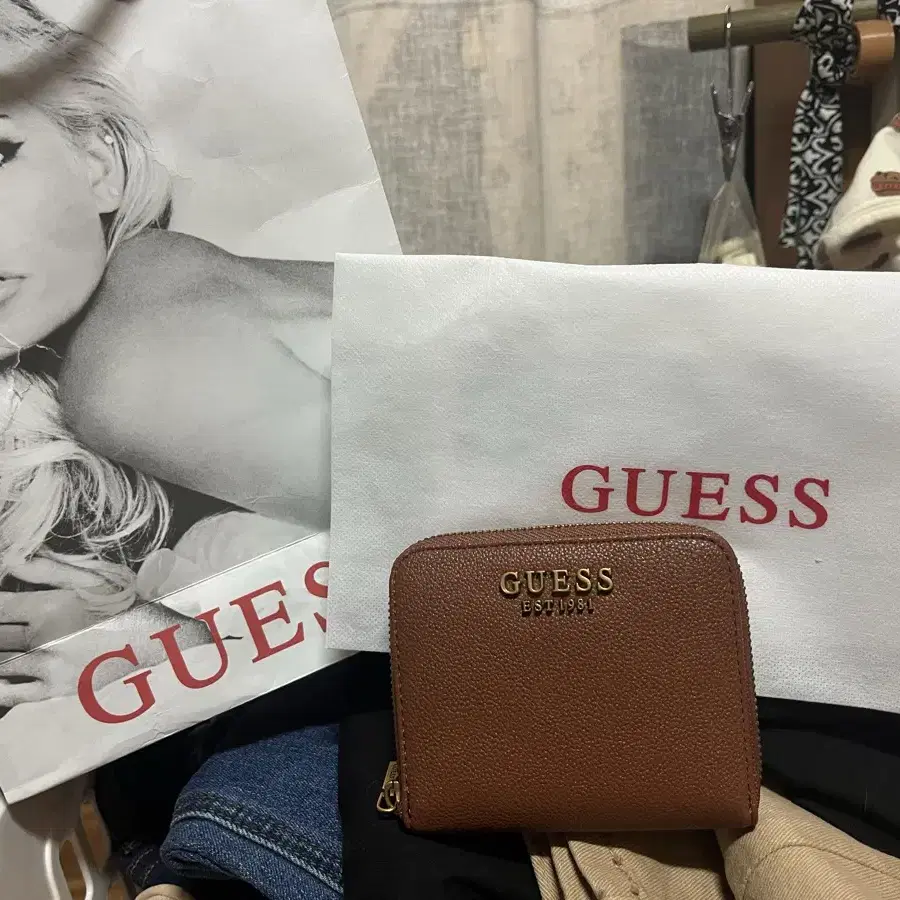 GUESS 반지갑