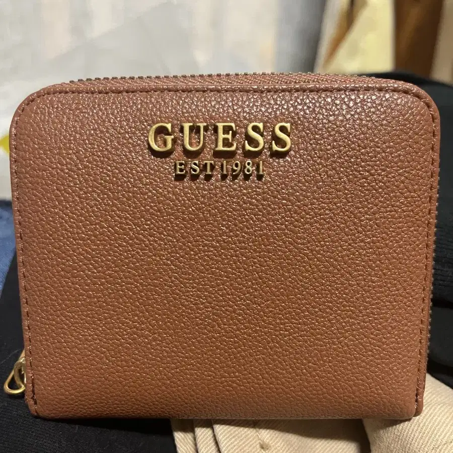 GUESS 반지갑