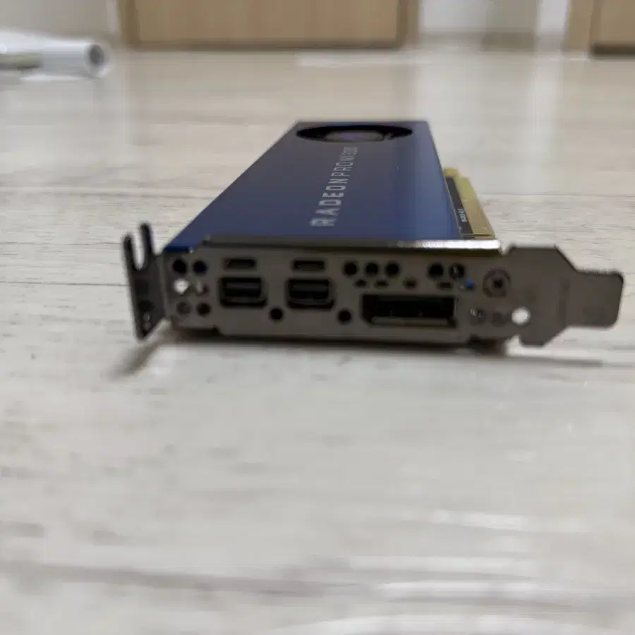 Radeon pro wx3100 d5 4GB LP