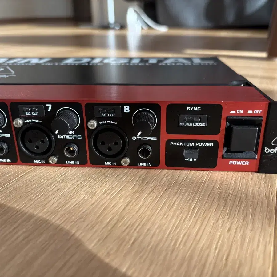 베링거 BEHRINGER ADA8200 8채널 프리앰프