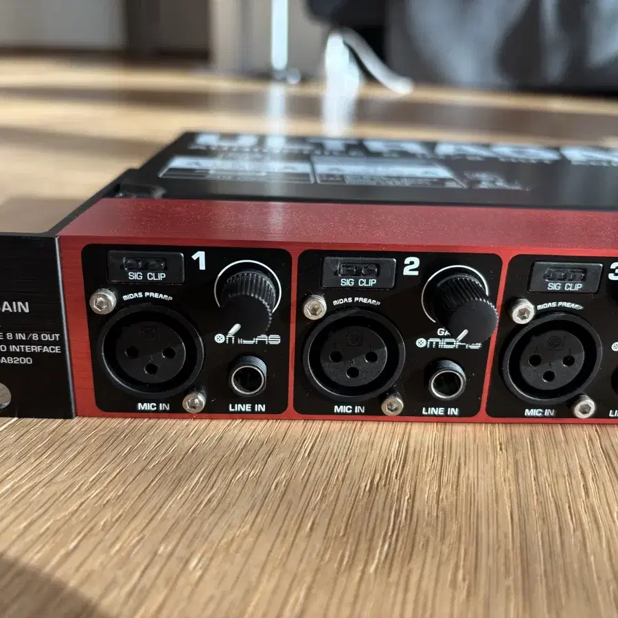 베링거 BEHRINGER ADA8200 8채널 프리앰프