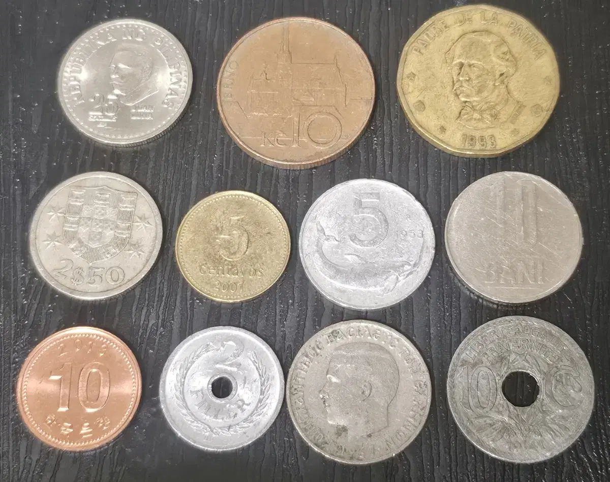 (#005) All 10 foreign coins (coins)