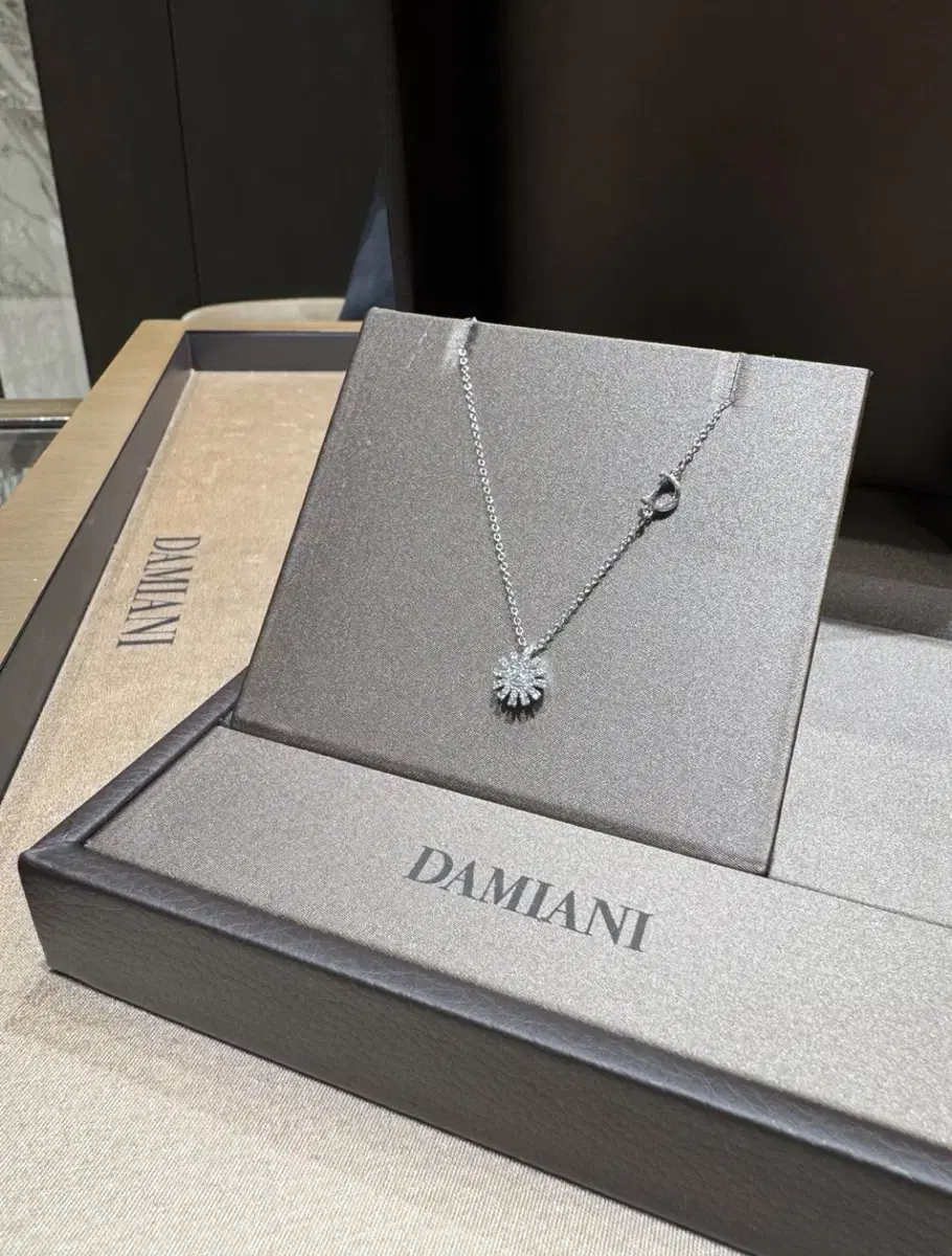 Damiani Margherita 8mm