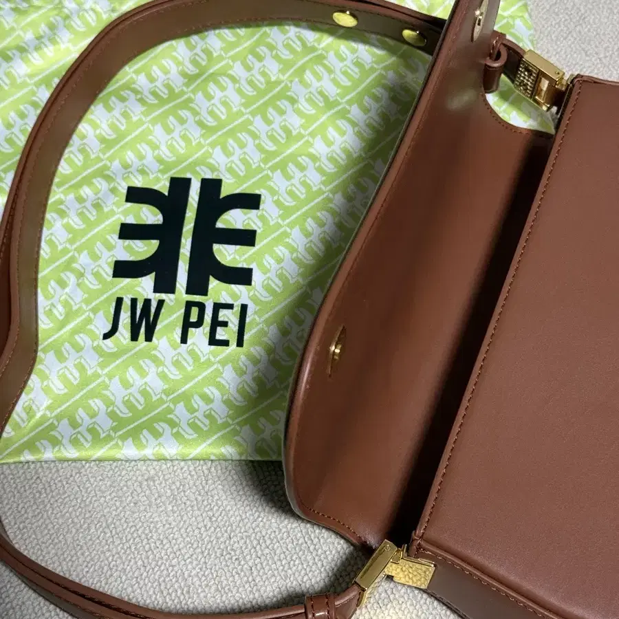 새상품/ jwpei top handle bag 크로스백 쥬페이 가방