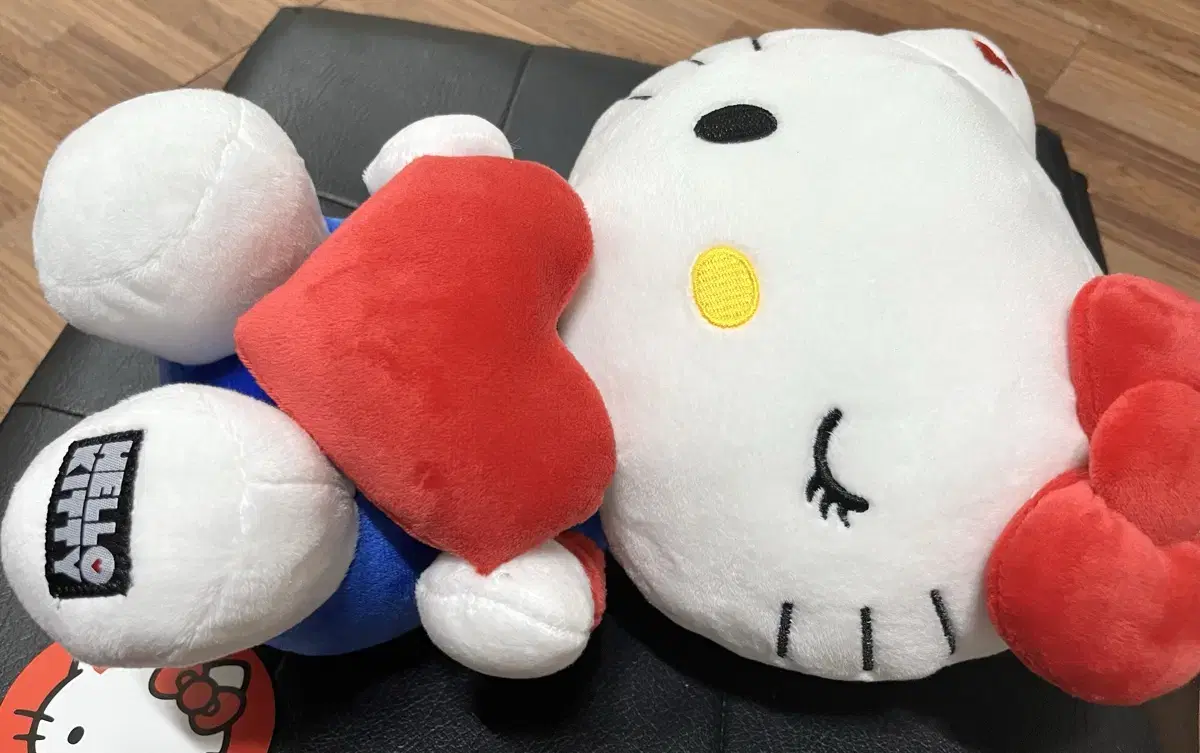 (정품) 산리오 헬로키티 하트 고양이 인형 28cm 새상품