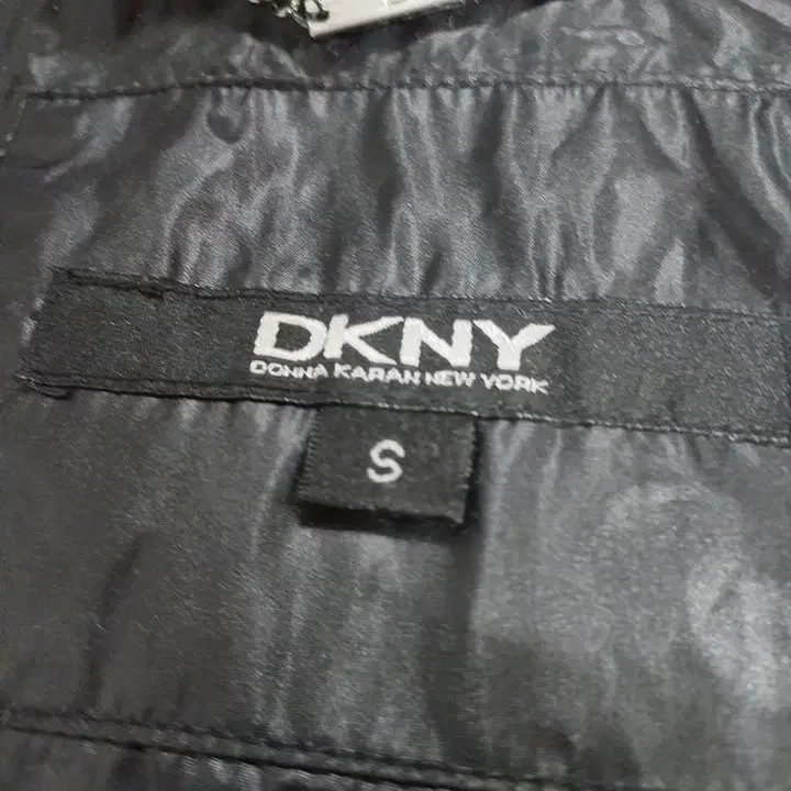 DKNY디케이앤와이 정품 오리털 이중레이어드 여성 겨울다운패딩점퍼코트S