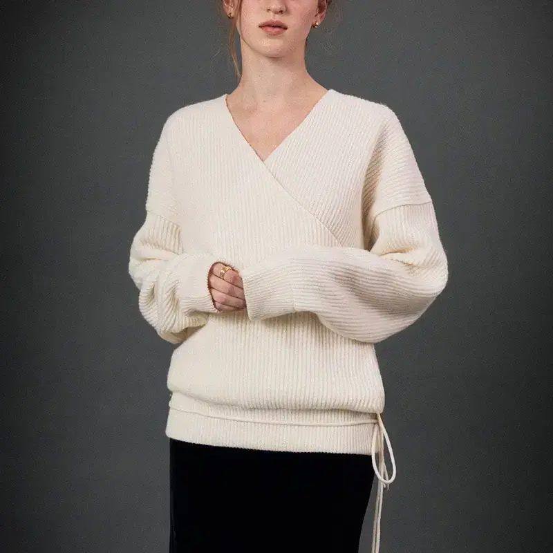 [새 상품] 게드 Drape V-neck pullover - Ivory