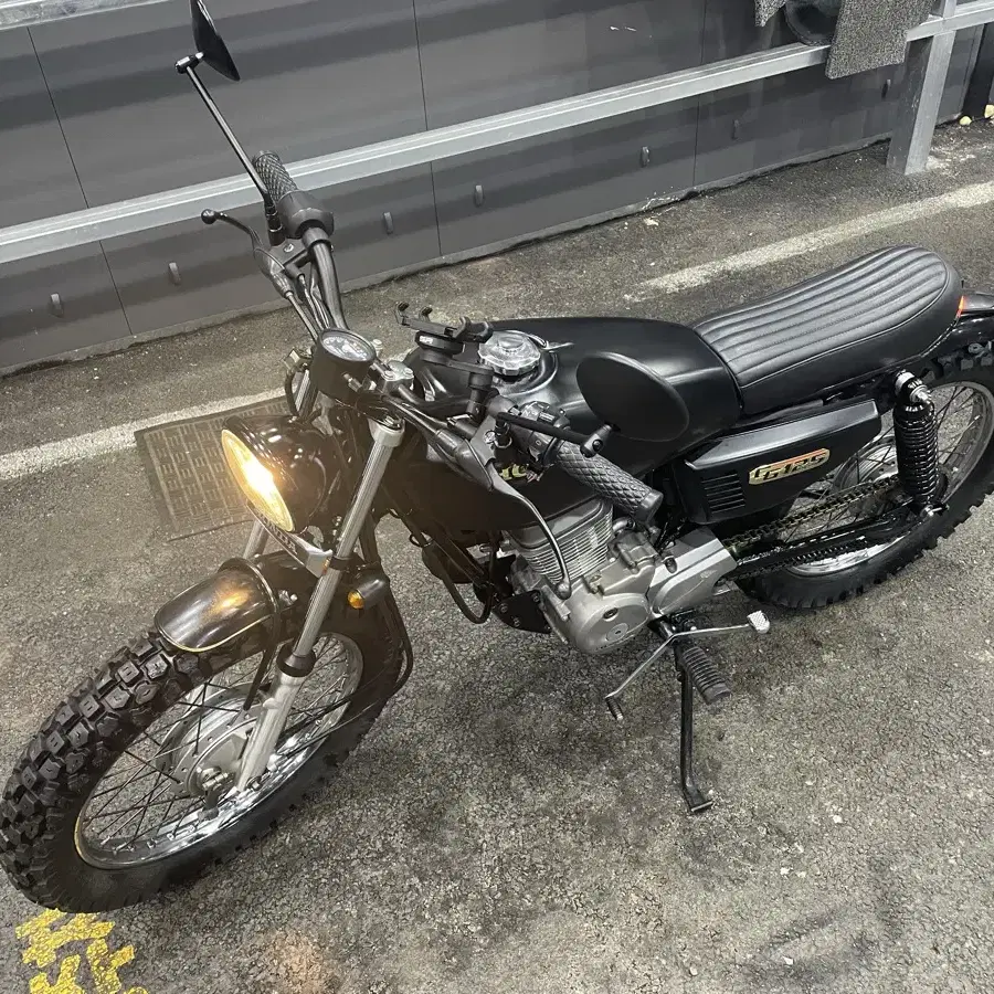 혼다 cg125 블랙 커스텀 모터사이클 sr400 cb400ss