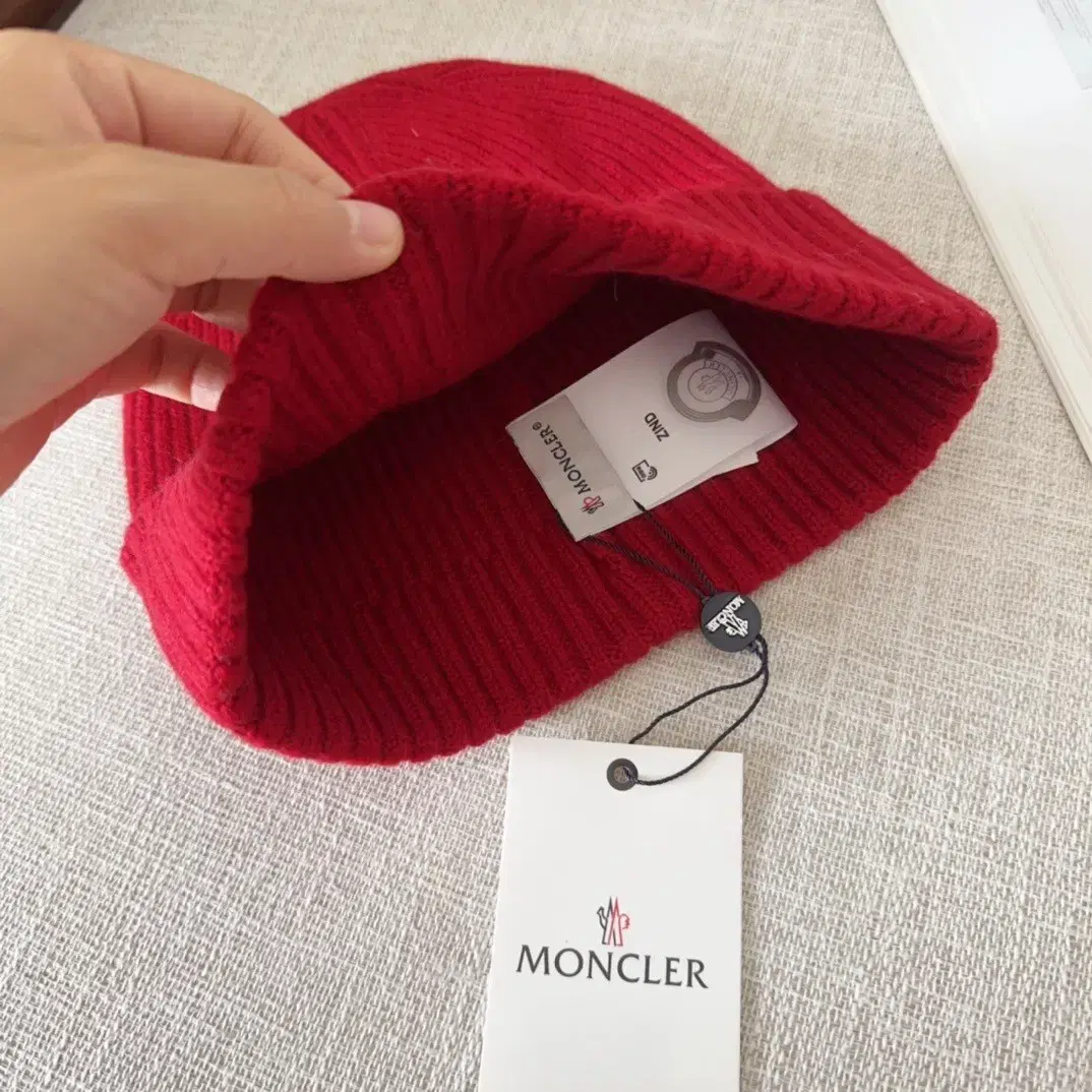 moncler 몽클레어 울 니트 모자