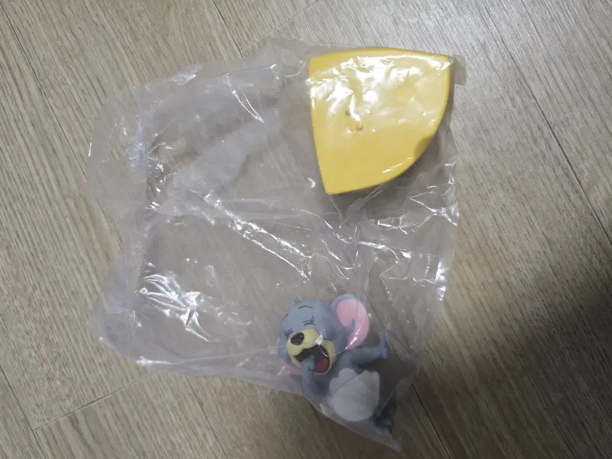 [sold] Tom and Jerry Tuffy Figures