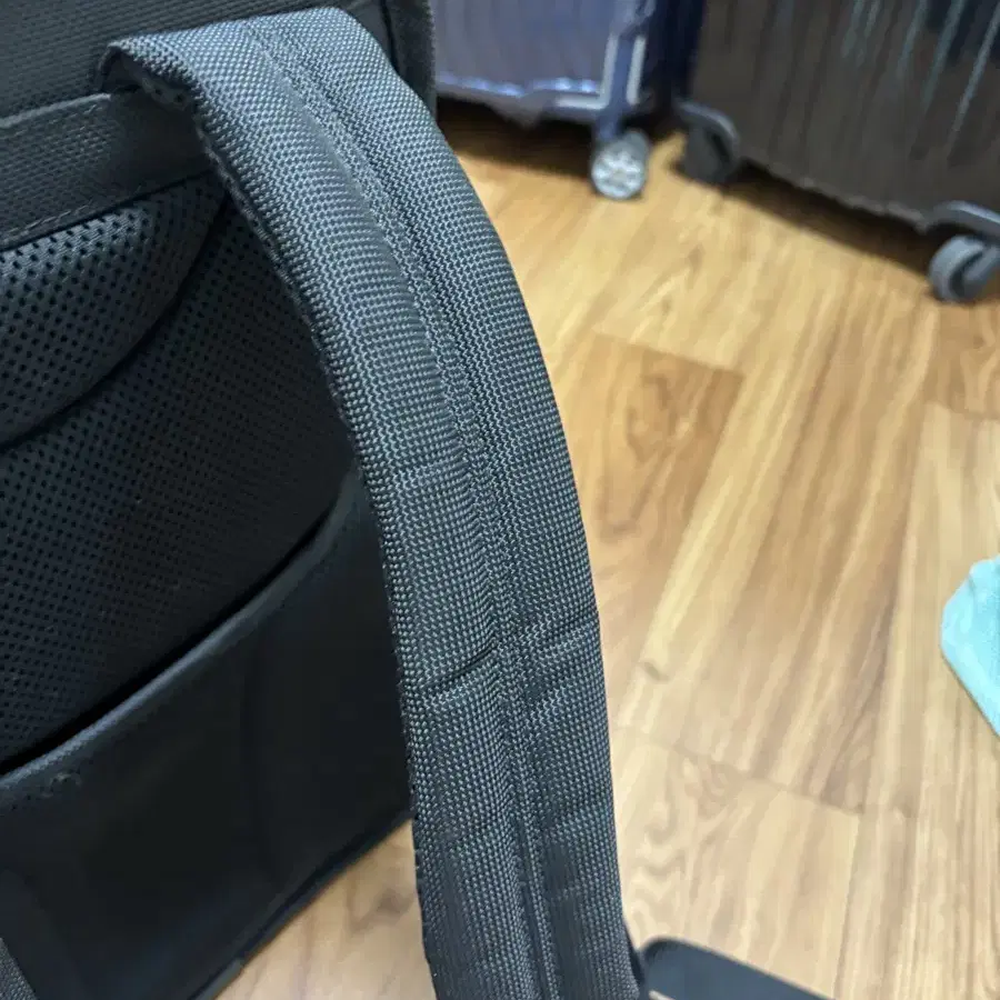 Tumi alpha 2 콤팩트 브리프백팩