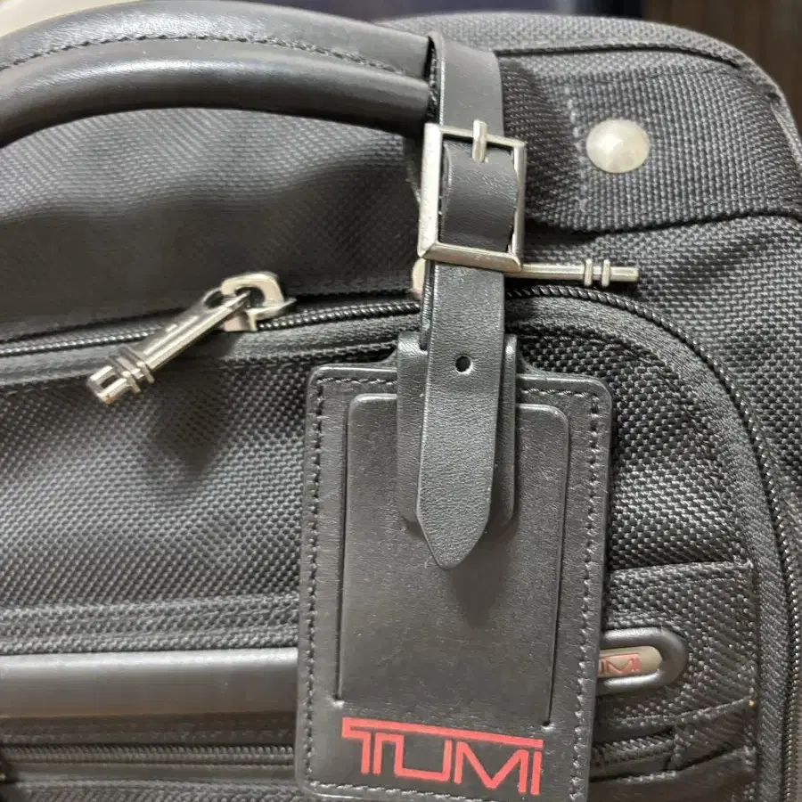 Tumi alpha 2 콤팩트 브리프백팩