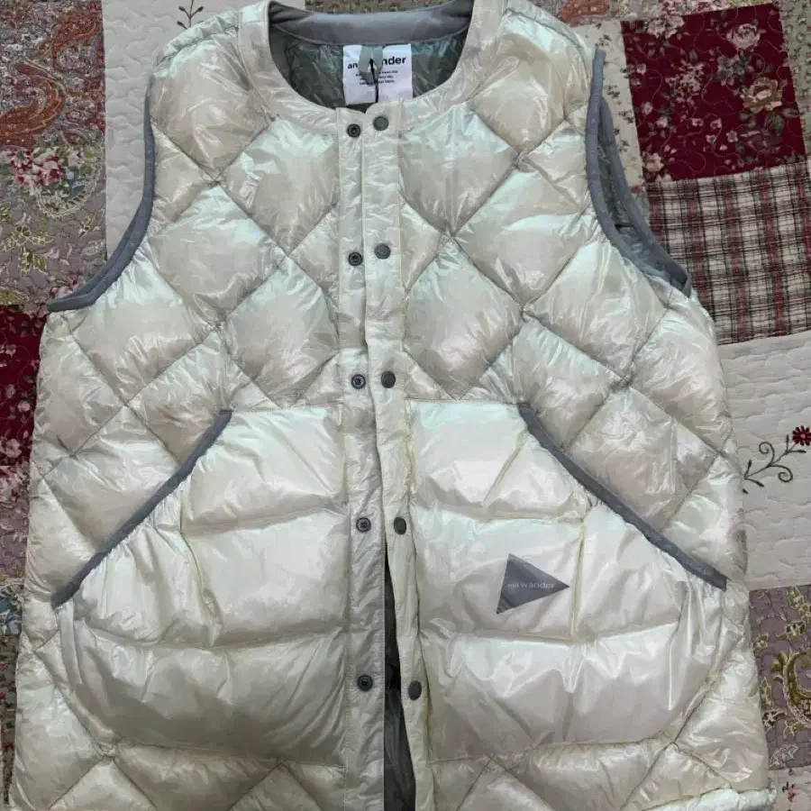 앤드원더 Diamond Stitch Down Vest