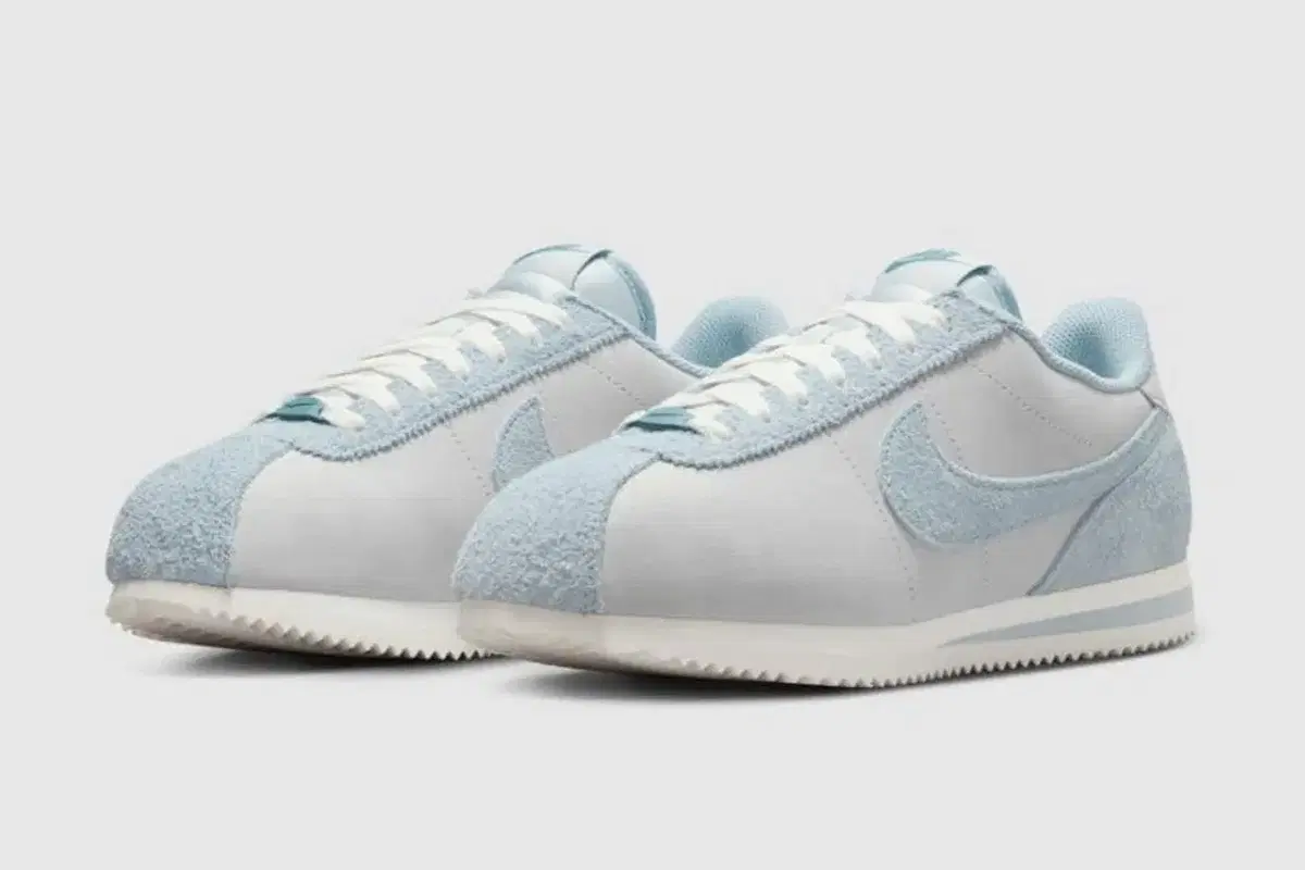 Nike Women's Cortez Turquoise Sneakers