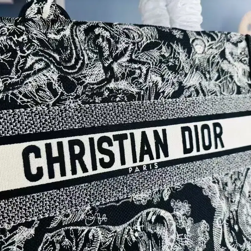 Christian Dior book tote중간 사이즈 핸드백