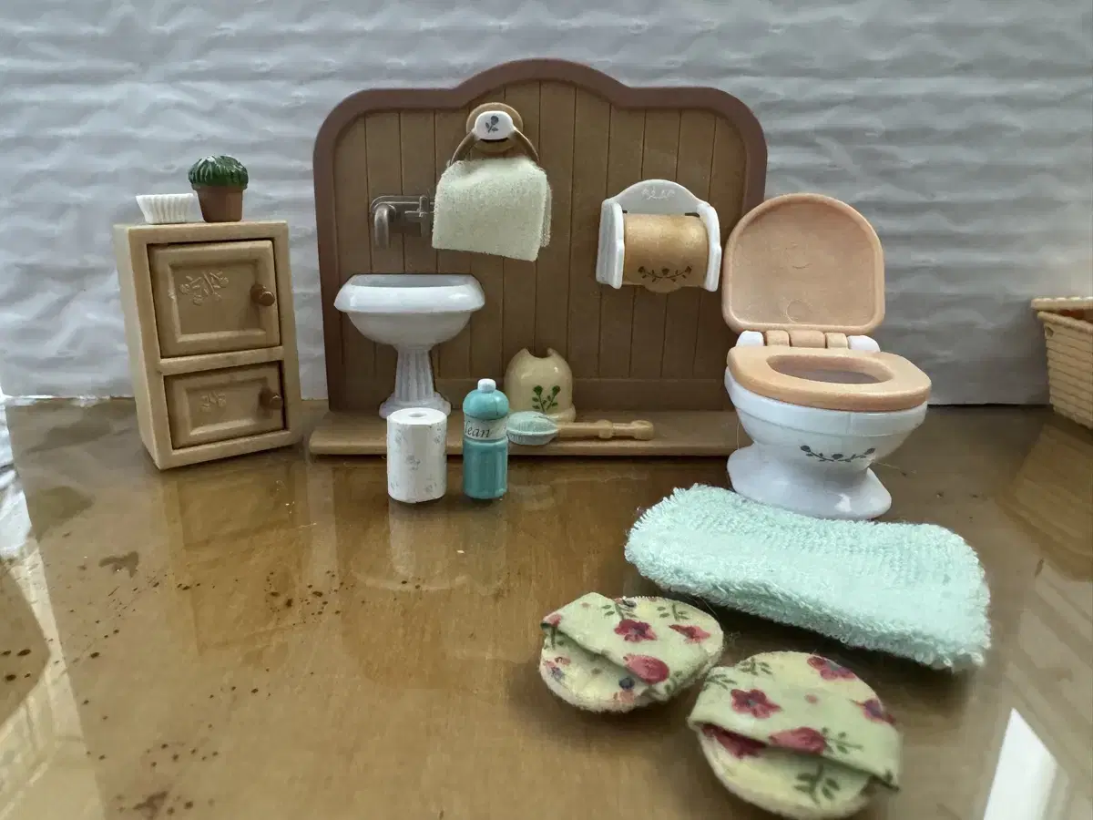 Sylvanian Toilet Set