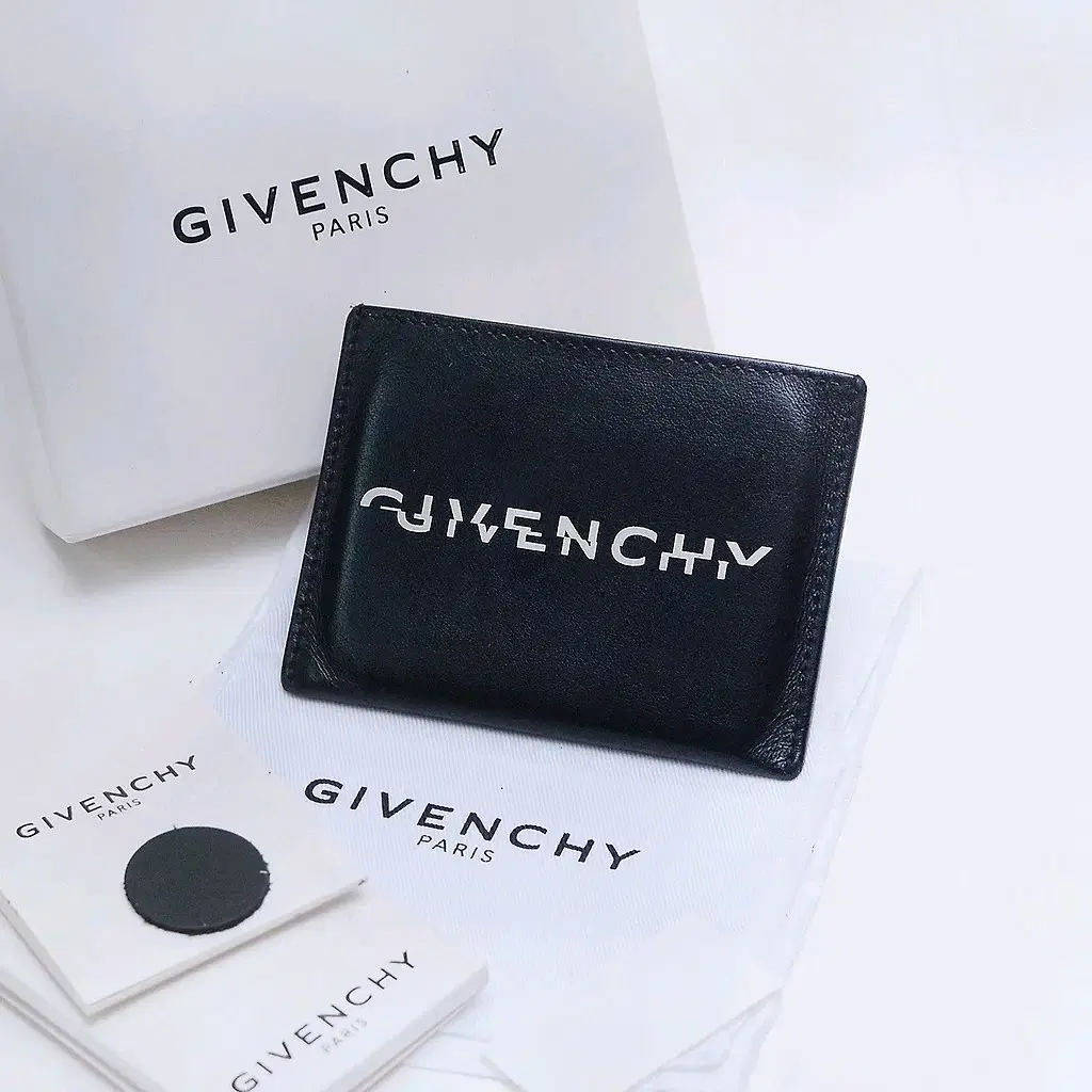 지방시 (GIVENCHY) 스플릿 레터링 로고 3cc 카드지갑