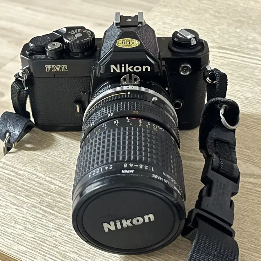 니콘 fm2 카메라 +가방+ 렌즈  Z00m-NIKKOR 62mm 2가