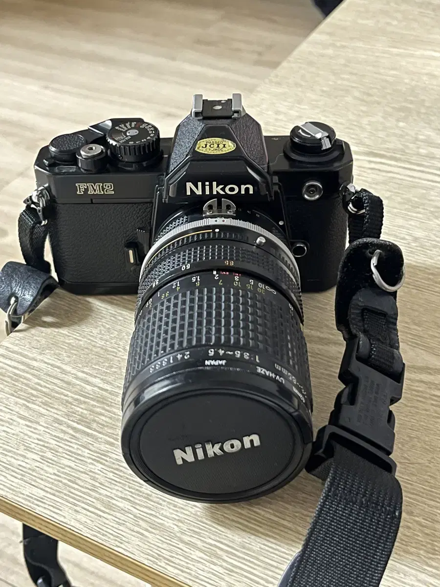 니콘 fm2 카메라 +가방+ 렌즈  Z00m-NIKKOR 62mm 2가