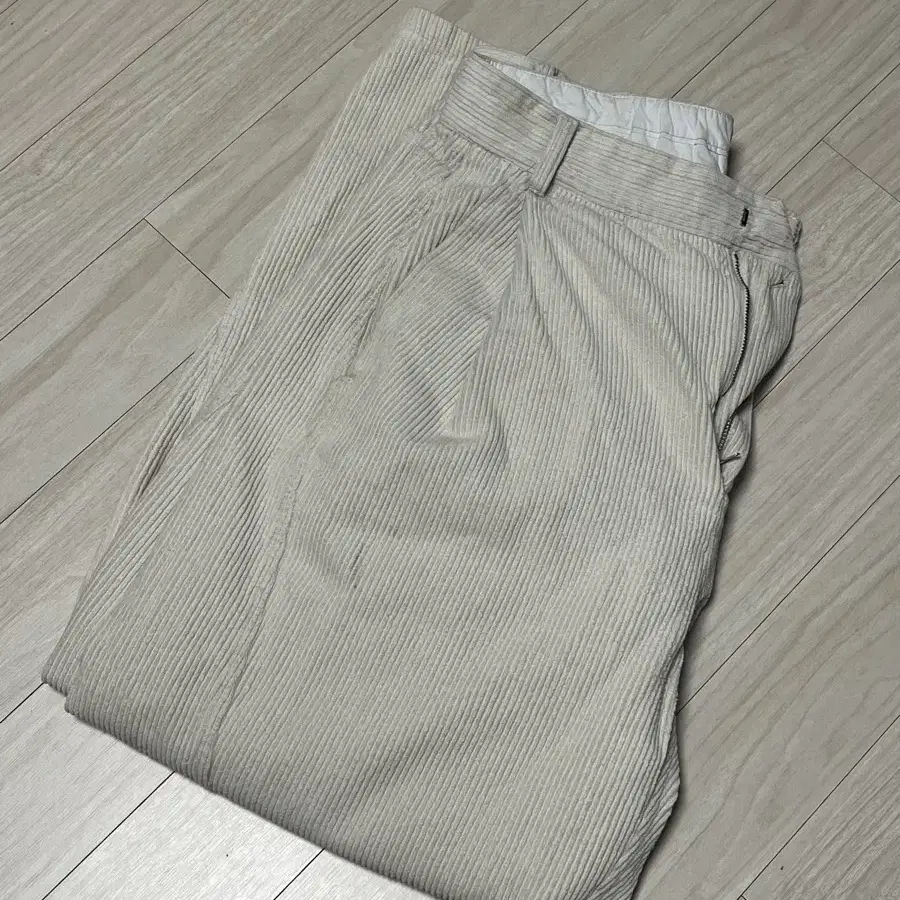 디써티원 Curved Corduroy Pants_Cream 3size