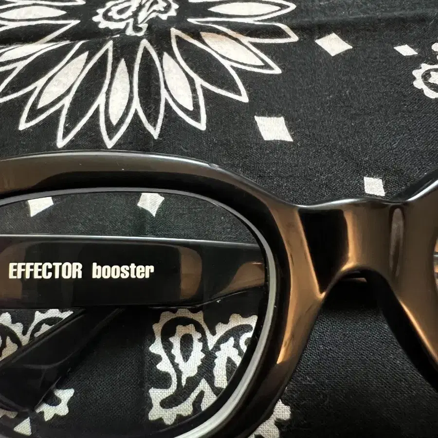 이펙터 부스터 / EFFECTOR BOOSTER / 안경