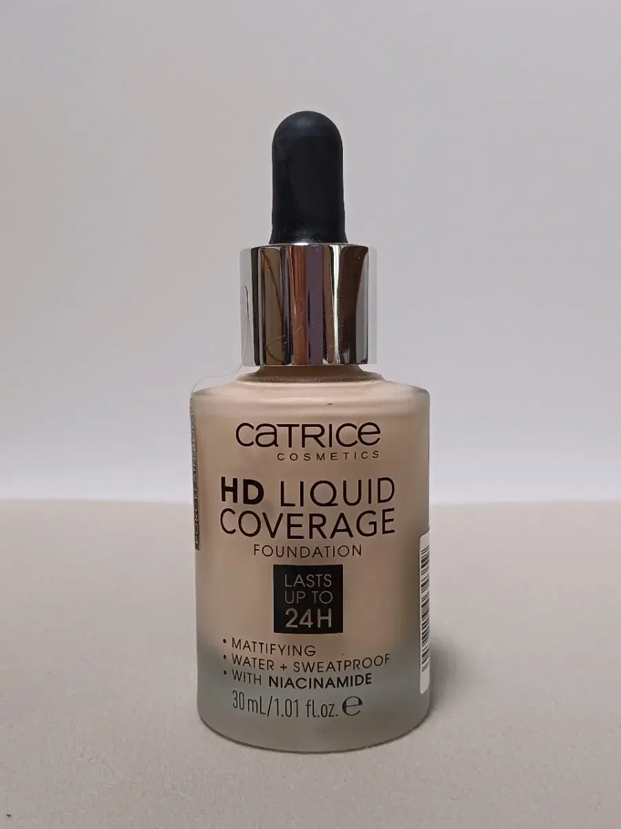 UnsealedNew/Catrice HD Liquid Coverage Foundation 002 Porcelain Beige