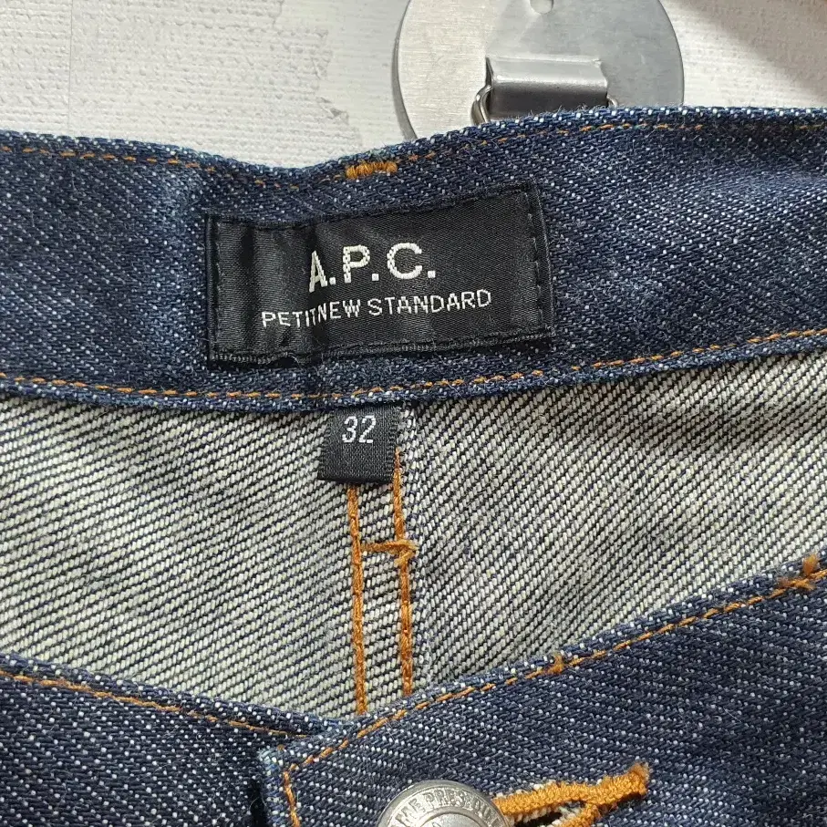 아페쎄 A.P.C. 쁘띠뉴스탠다드 32사이즈 허리33~34 총장103cm