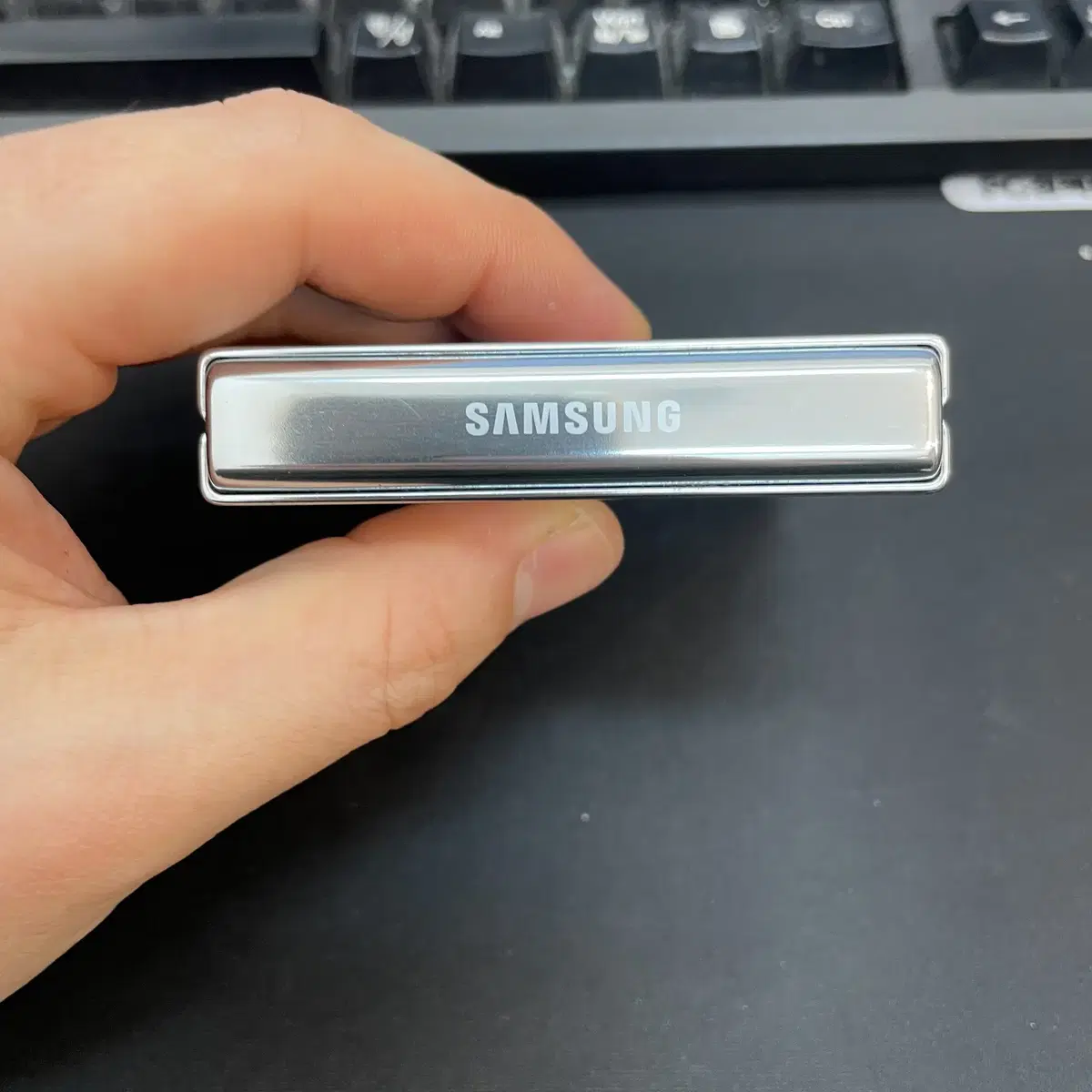 갤럭시Z플립5 민트 256GB 무잔상 상태좋은 중고53만9천팝니다.