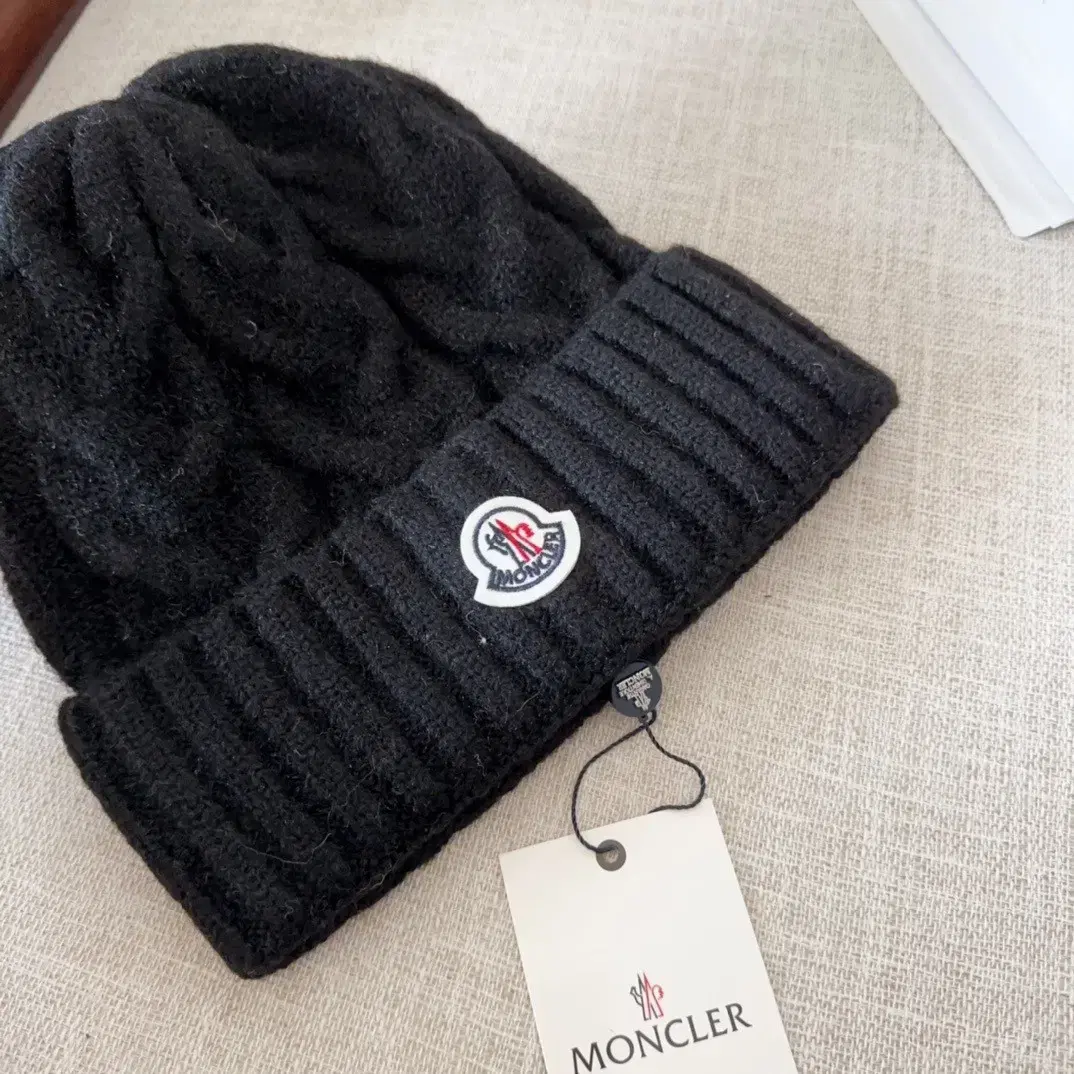 moncler 몽클레어검은색 니트 모자