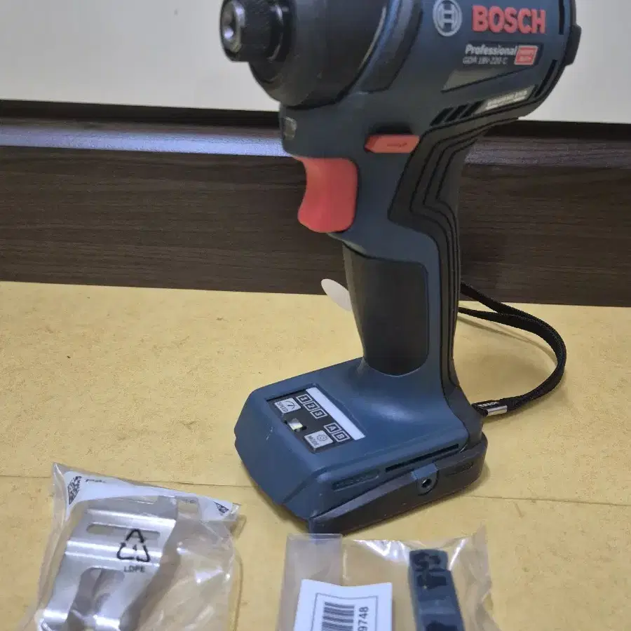 보쉬임팩드라이버 (몸체만) GDR18V220C