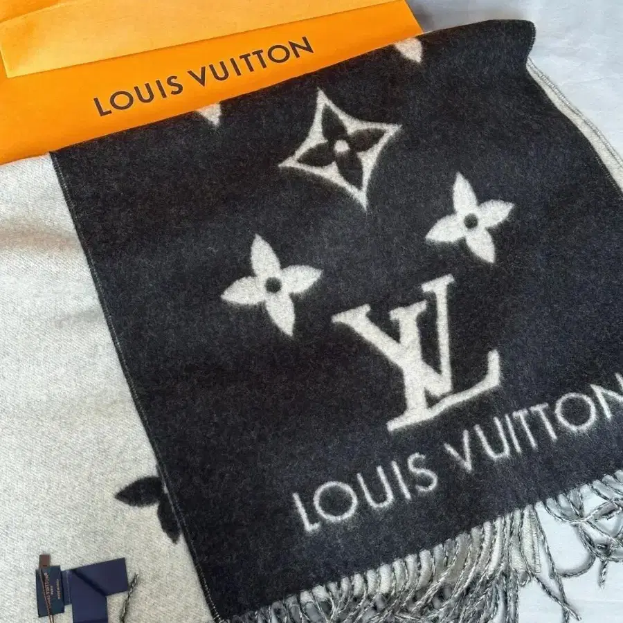 루이비통 louis vuitton 캐시미어 양면 머플러