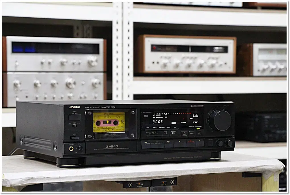 VICTOR Class A Top-of-the-line Named Tape Deck Model TD-V711