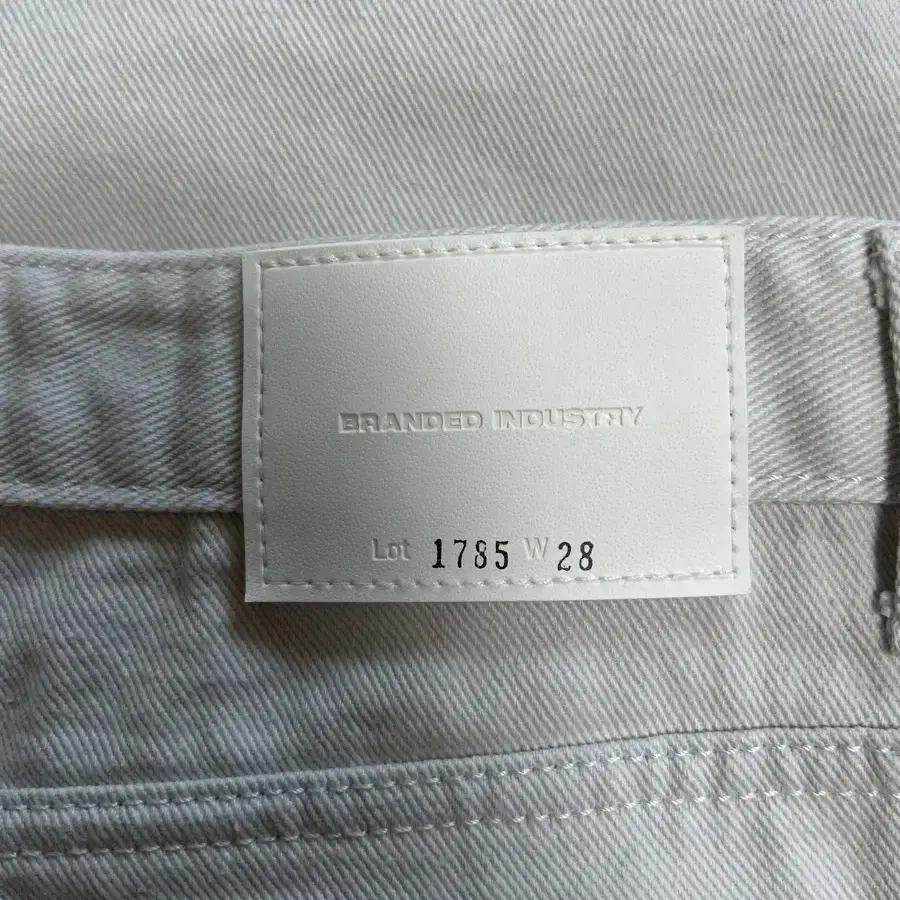 브랜디드 / 1785 LIGHT GREY JEANS / 28