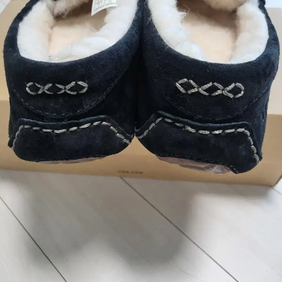 어그 ugg 앤슬리 로퍼 모카신 6사이즈 230