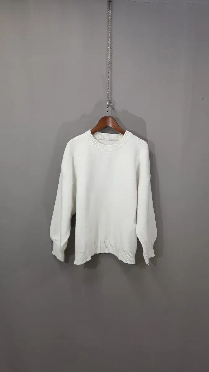 White ivory funky sleeve knit