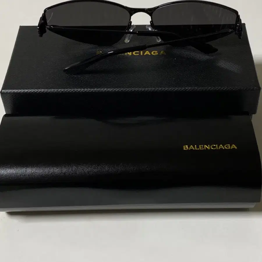 Balenciaga Eyewear 캣아이 프레임 선글라스