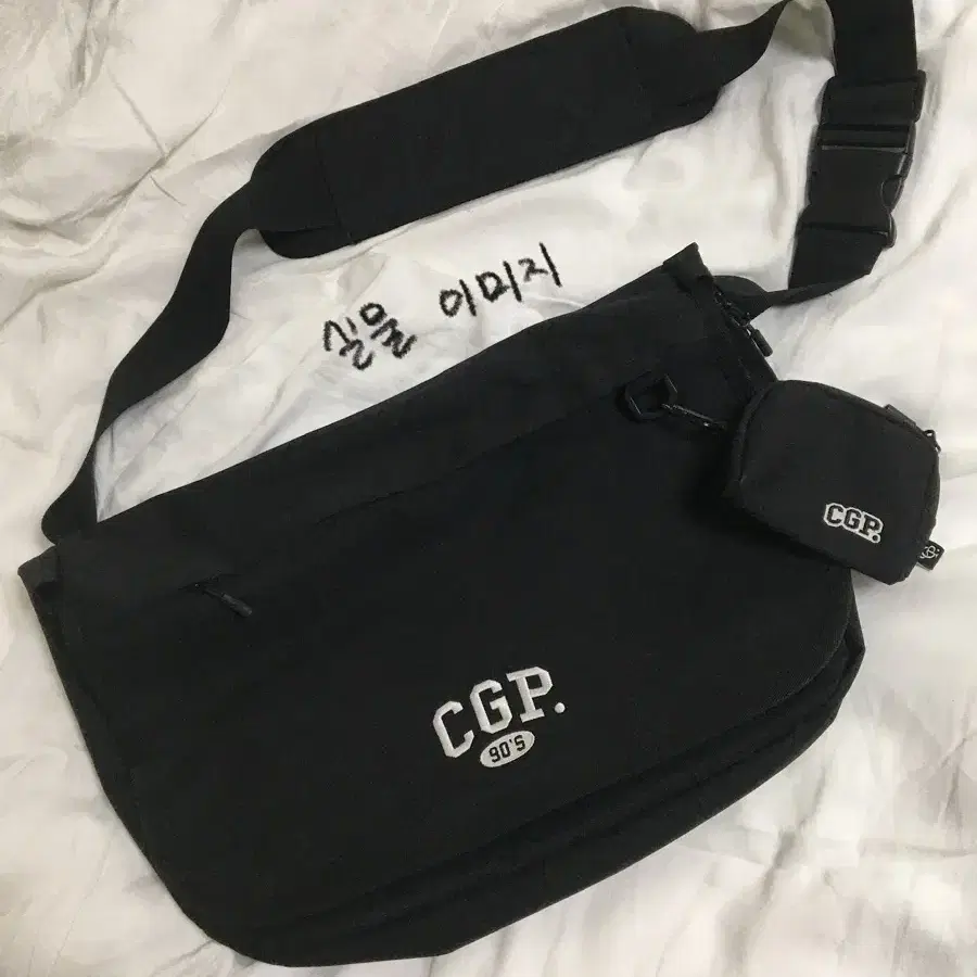 코드그라피 90S CGP 아치 로고 메신저백_블랙