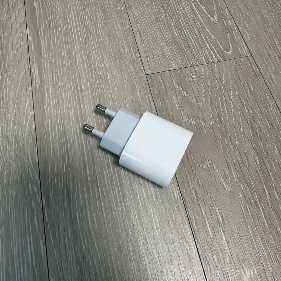 Apple 20W USB-C 전원 어댑터