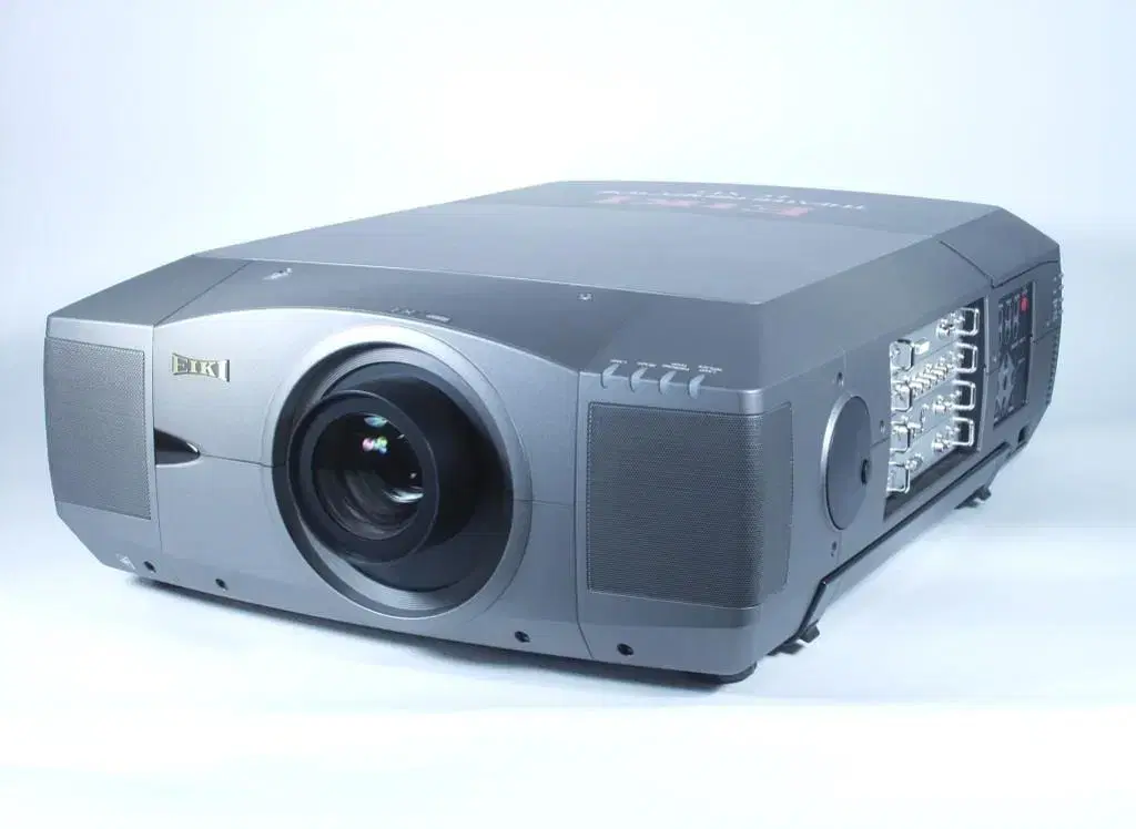 AEKI LC-XT3 10000 Ansi Used Beam Projector